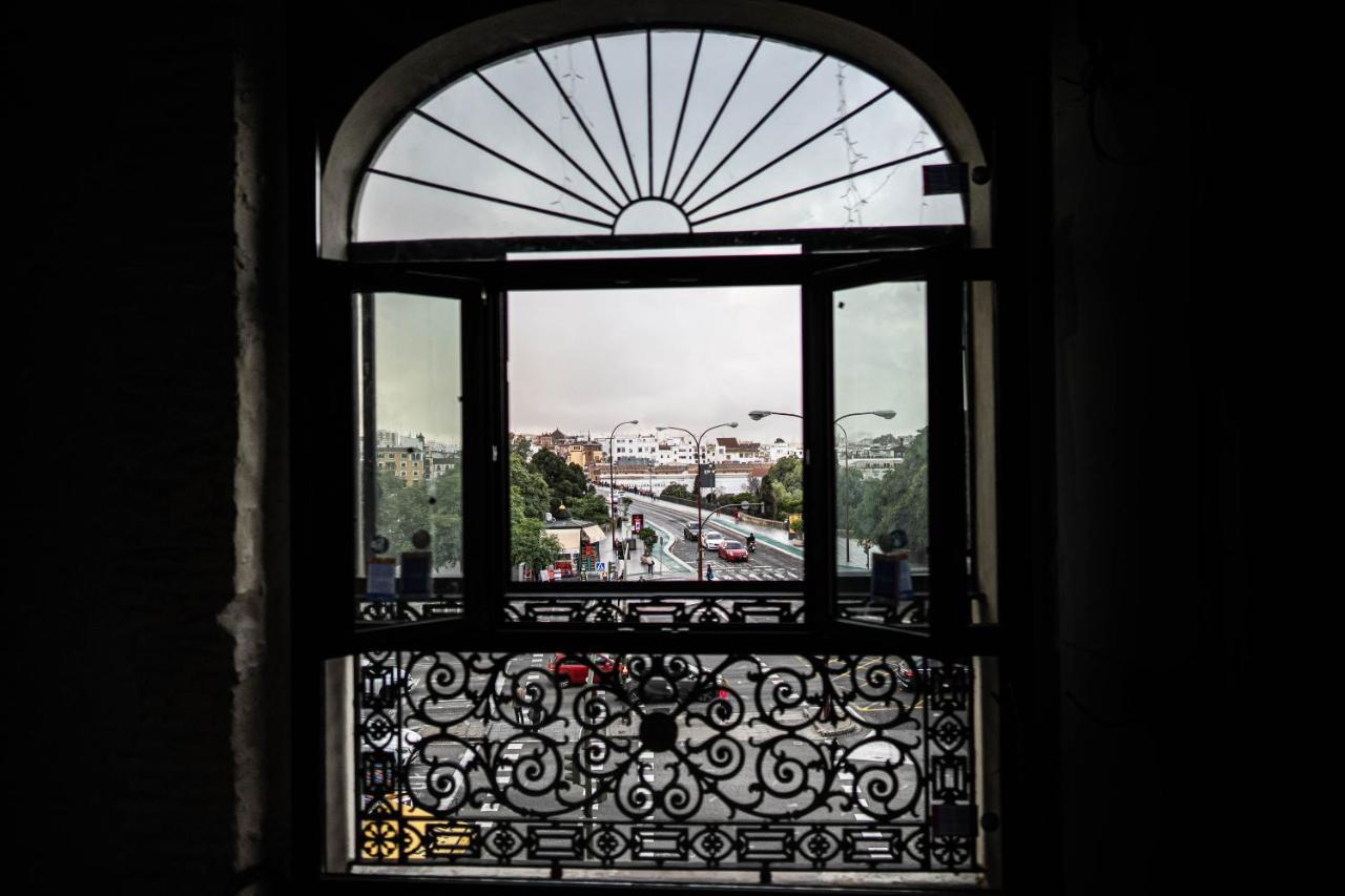 Hotel Lobby Sevilla Kültér fotó View from the window of the palace