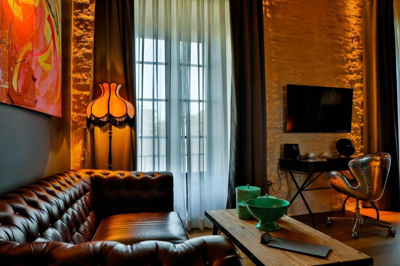Hotel Lobby Sevilla Kültér fotó A living room in a typical apartment